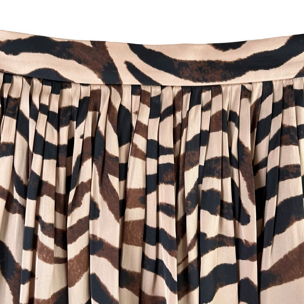 J.Crew Featherweight Satin Pleated Mini Skirt in Zebra Stripe‎ Brown Beige, Sz 2 - Picture 3 of 12